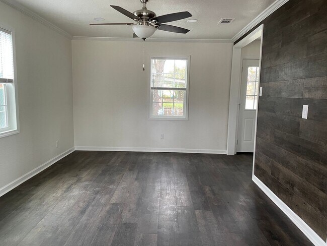 Foto del edificio - 1410 E Barton Ave