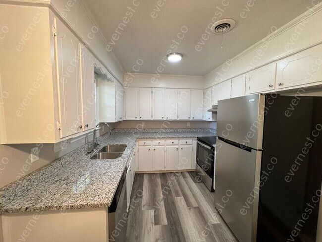 Foto del edificio - 1704 Lynette Dr