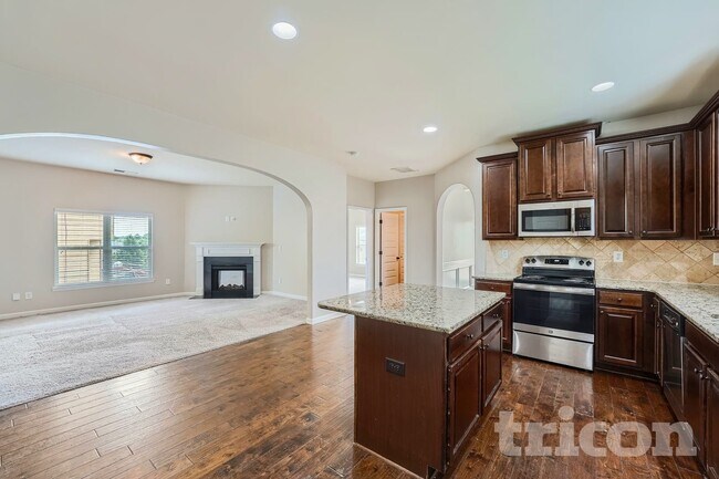 Foto del edificio - 744 Effendi Pl