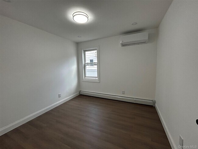 Foto del edificio - 64-46 217th St