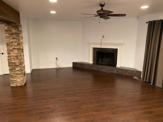 Building Photo - 3034 W Mill Creek Dr