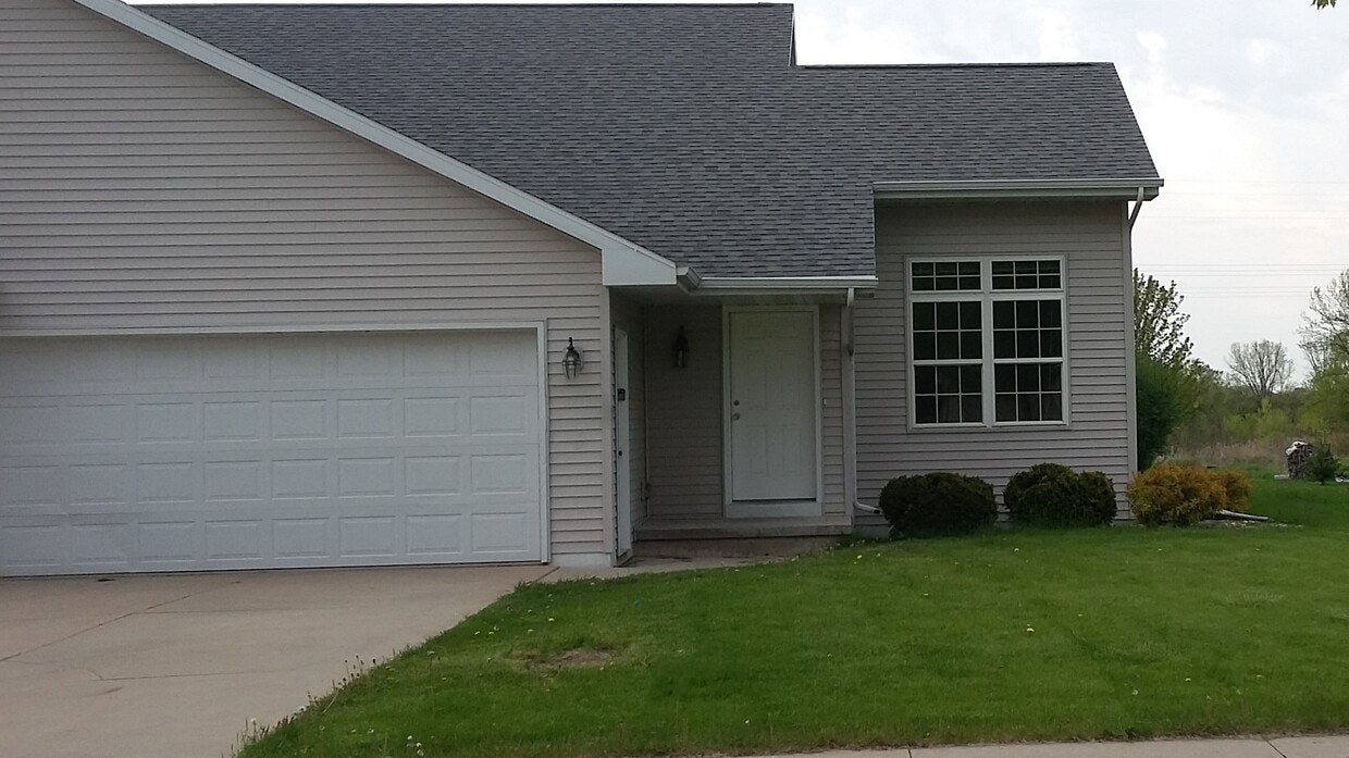 Great curb appeal - 2306 Oliver Lane
