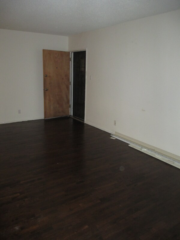 Building Photo - 1146 N Formosa Ave