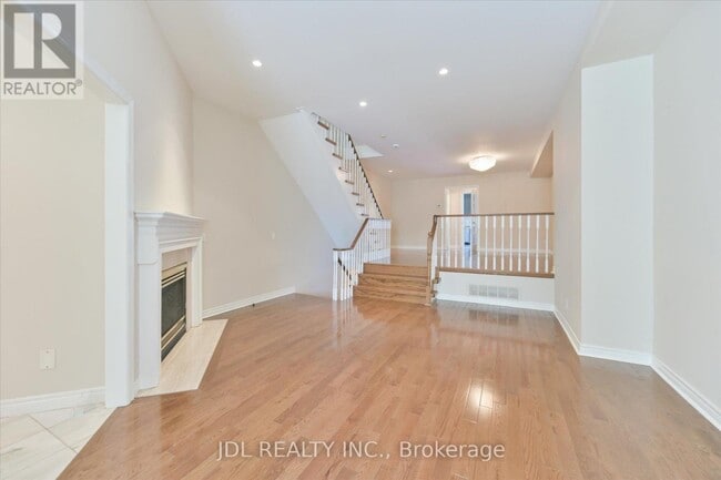 Building Photo - 3036 Bayview Ave