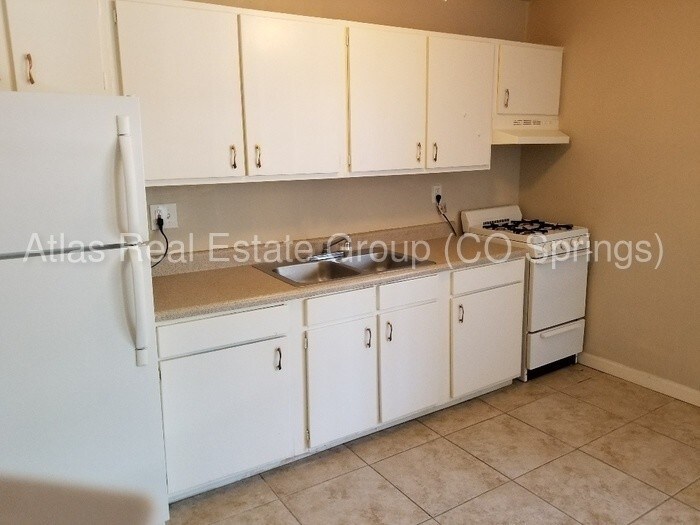 Primary Photo - 319 E Brookside St