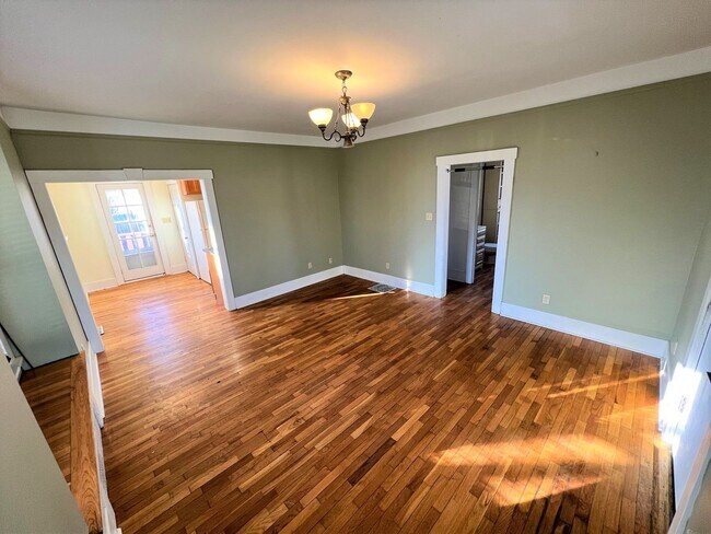 Foto del edificio - SINGLE FAMILY HOME W/LARGE FENCED YARD!