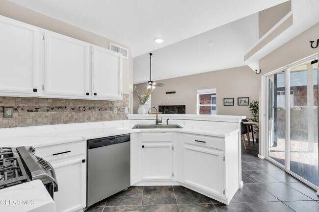 Building Photo - 12122 Tower Hill Dr