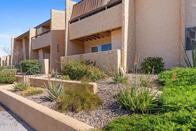 Foto del edificio - Single Level 3 bedroom Condo In Scottsdale!