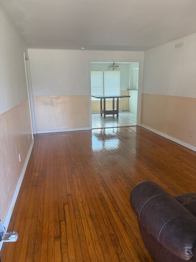 Building Photo - 3040 NW 65th St