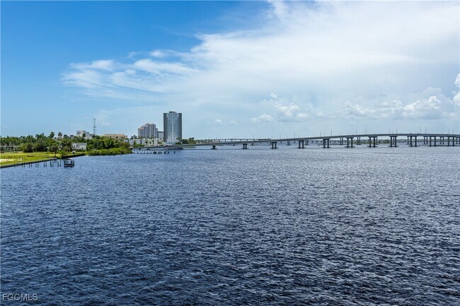 Foto del edificio - 2743 First St