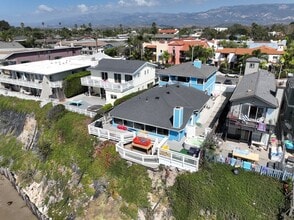 Building Photo - 6555 Del Playa Dr