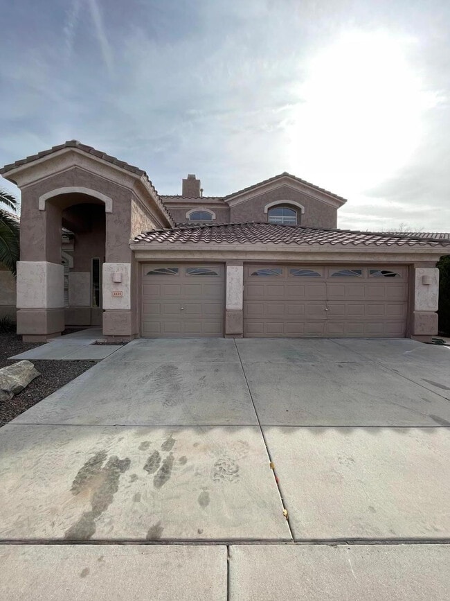 Foto del edificio - 2225 E Detroit St