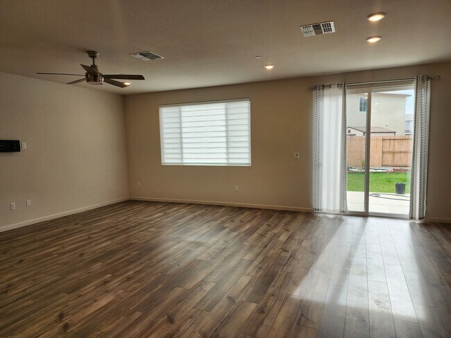 Building Photo - 2136 Knotty Pine Way
