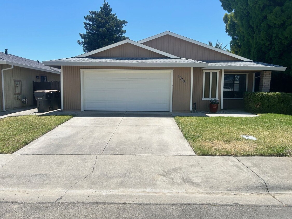 Primary Photo - Updated 3 Bedroom 2 Bathroom Home in Woodland