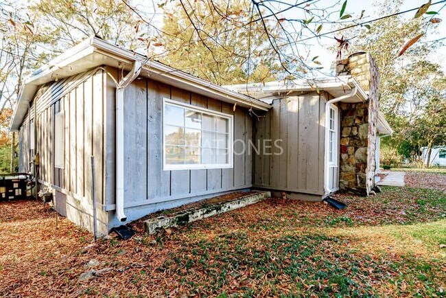 Building Photo - 413 Roebuck Dr