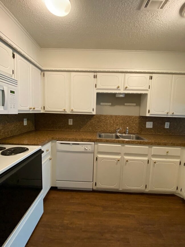 Building Photo - Sapulpa Duplexes 1811-1813