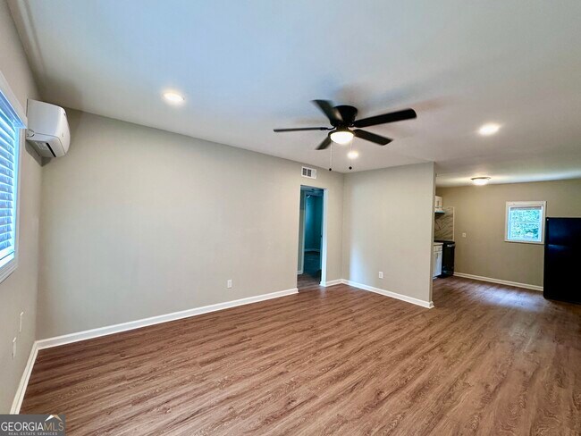 Foto del edificio - 531 Gresham Park Dr