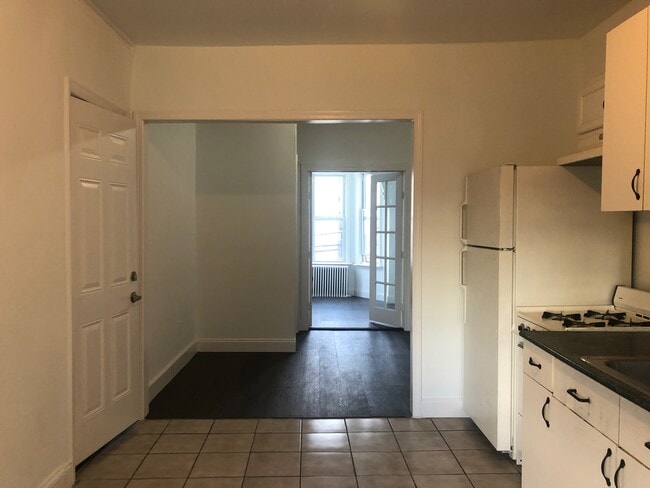 Kitchen - 723 17th St