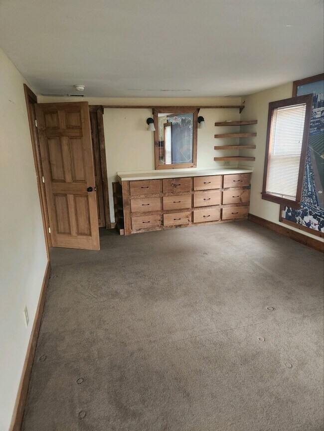 Foto del edificio - 717 Draketown Rd