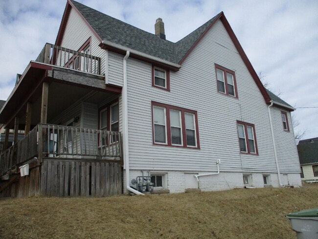 Building Photo - 228 E Hadley St