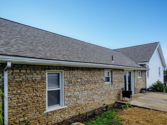 Building Photo - 2726 Stewartstown Rd