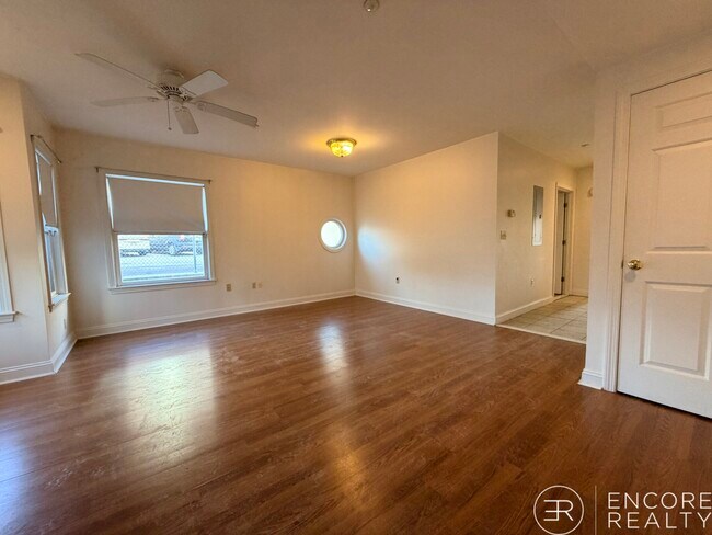 Foto del edificio - 8-10 Glencoe St. Unit 1