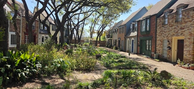 Foto del edificio - 5217 Arboles Dr