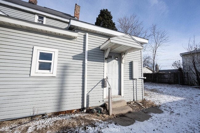 Building Photo - 918 S Bell St