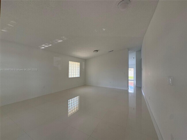 Foto del edificio - 14845 SW 36th Terrace