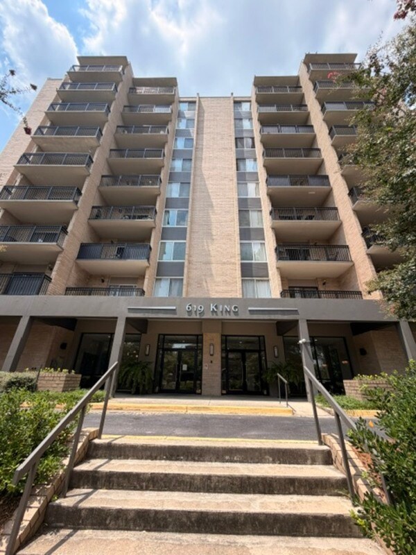 Building Photo - 619 King St