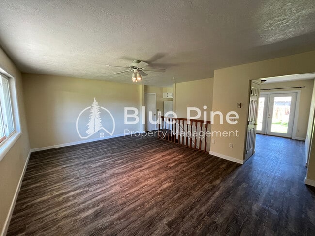 Building Photo - 450 Crimson Dr