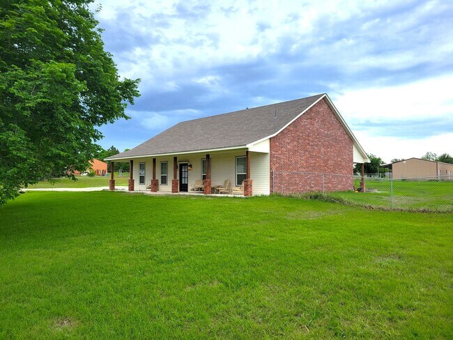 Building Photo - Peaceful Country, Wide Open Spaces! HALF O...