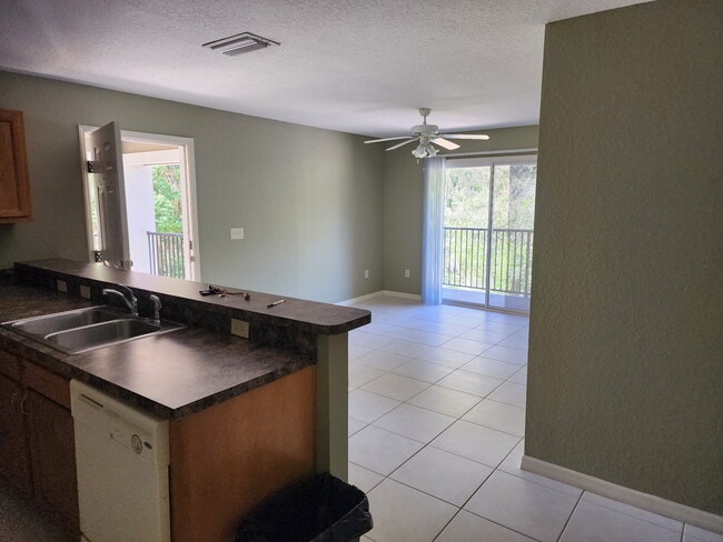 Building Photo - Orangeview