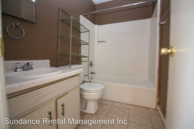 Building Photo - 704 Shady Lane Dr