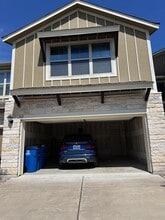 Building Photo - 1620 Bryant Dr