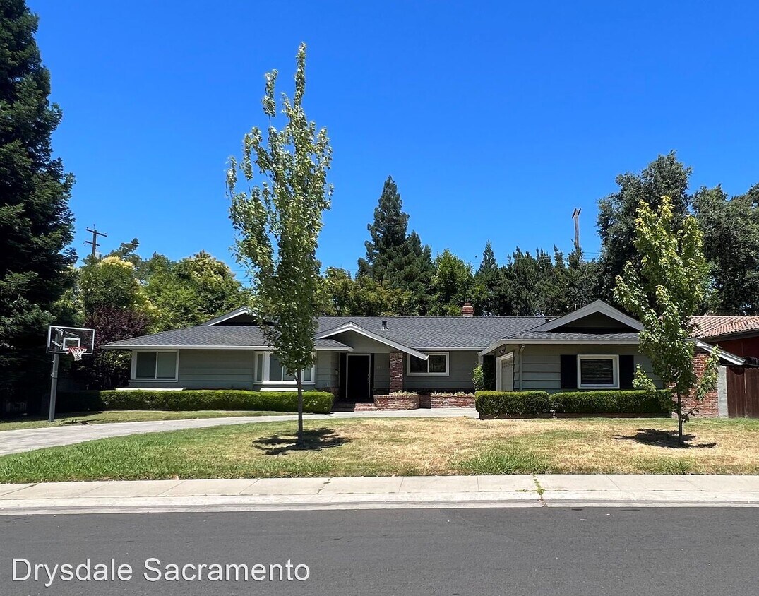 Foto principal - 4 br, 2.5 bath House - 3115 Sierra Oaks Drive