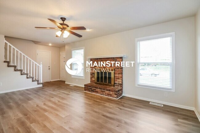 Foto del edificio - 4 Bedroom Pet-Friendly Home in RAYMORE, MO with Main Street Renewal