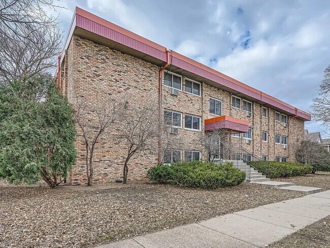 Foto del edificio - 2630 Pleasant Avenue