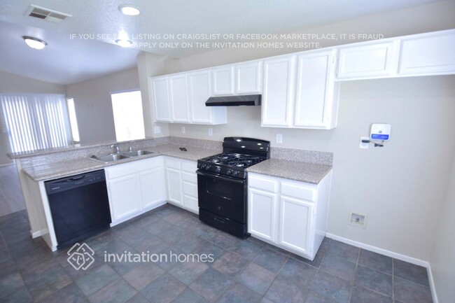 Foto del edificio - 1376 Yukon Ave