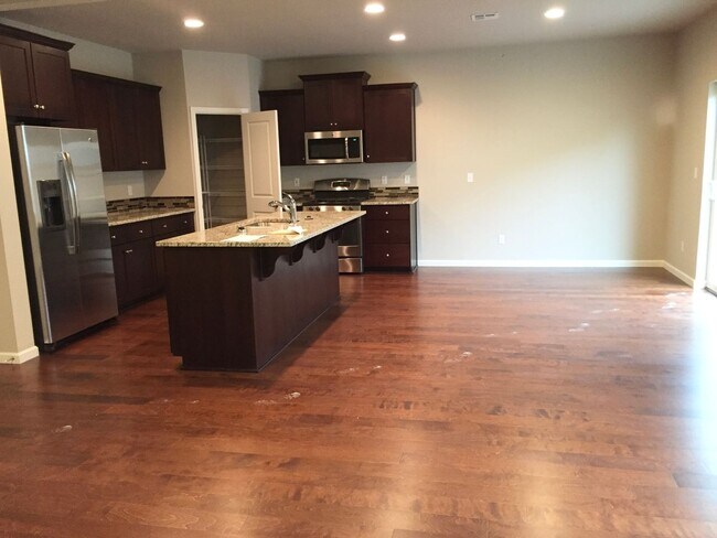 Foto del edificio - Charming 5 BD* 2.5 BA* Single Family Home ...