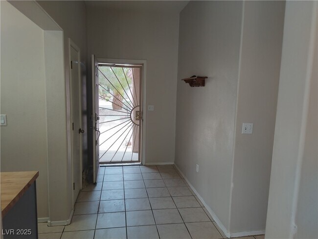 Foto del edificio - 508 Edgefield Ridge Pl