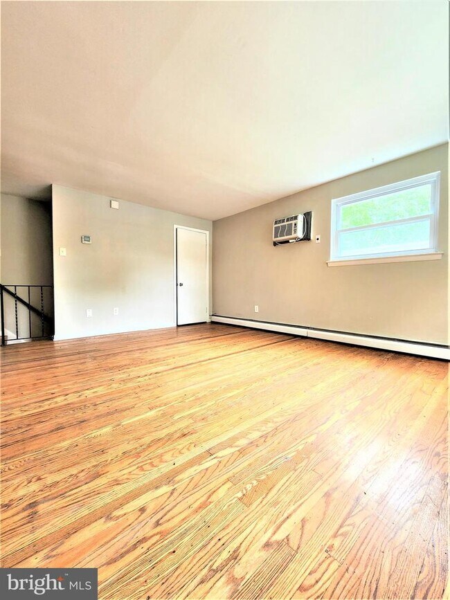 2616 Parkside Terrace, Brookhaven, PA 19015 Room for Rent in