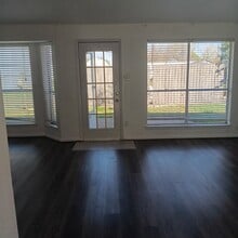 Building Photo - 14114 Old Village Ln