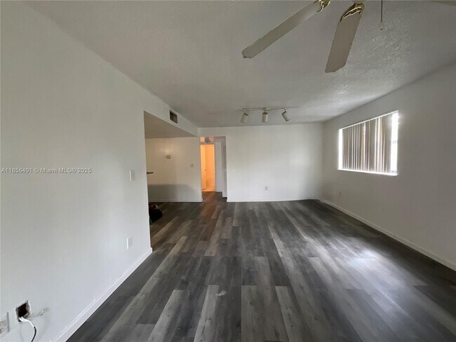 Building Photo - 9877 Nob Hill Ct