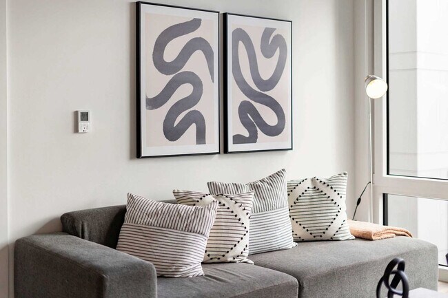 Building Photo - 853 W Blackhawk St