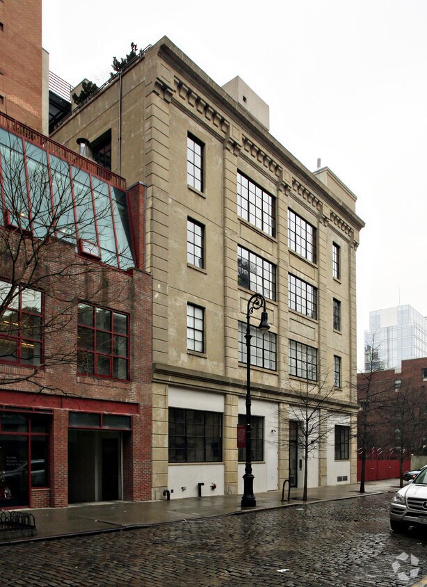 Building Photo - 140-144 Perry St
