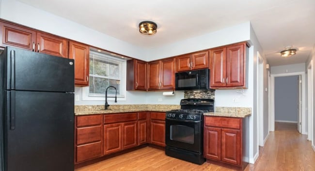 Building Photo - 544 Garfield Ave