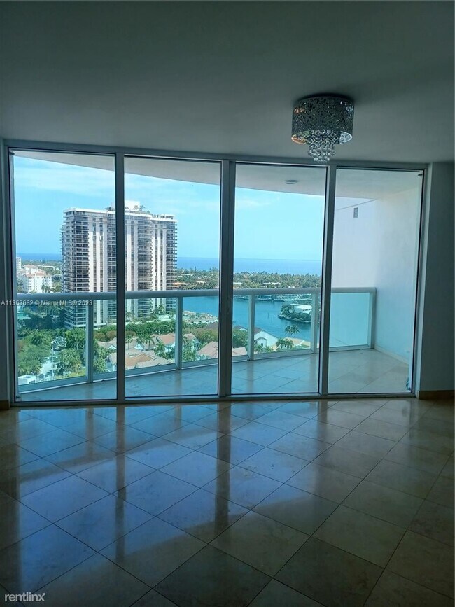 Foto del edificio - 2 br, 2.5 bath Condo - 19400 Turnberry Way...