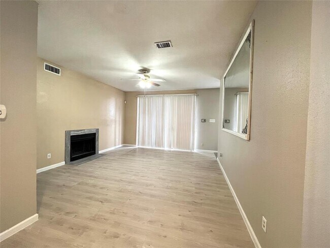 Foto del edificio - 14550 Fonmeadow Dr