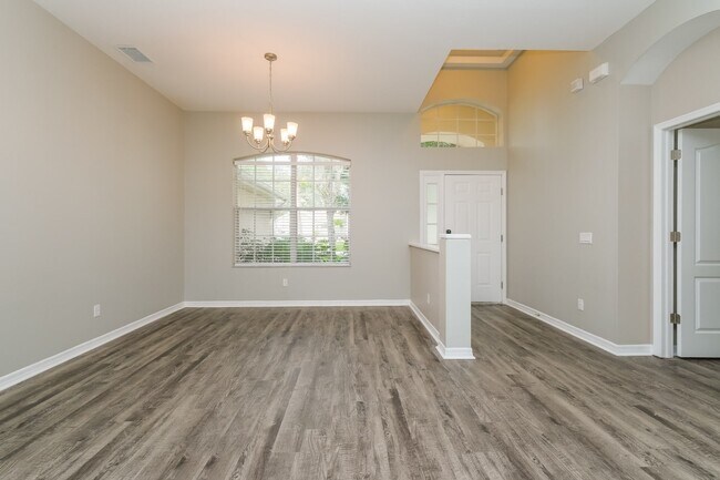 Foto del edificio - 479 Carriage House Ln